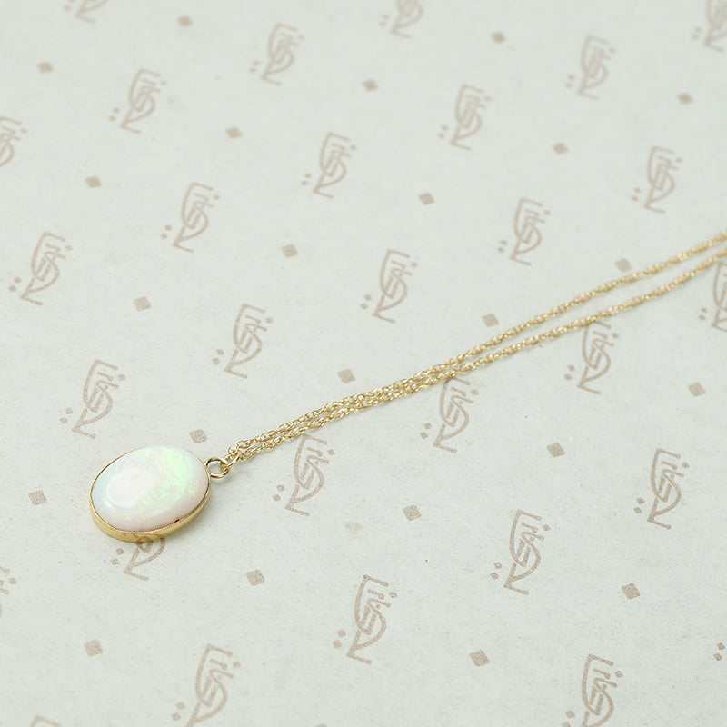 Lively Opal Pendant in Yellow Gold