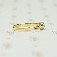 The 18k Oval OMC Solitaire