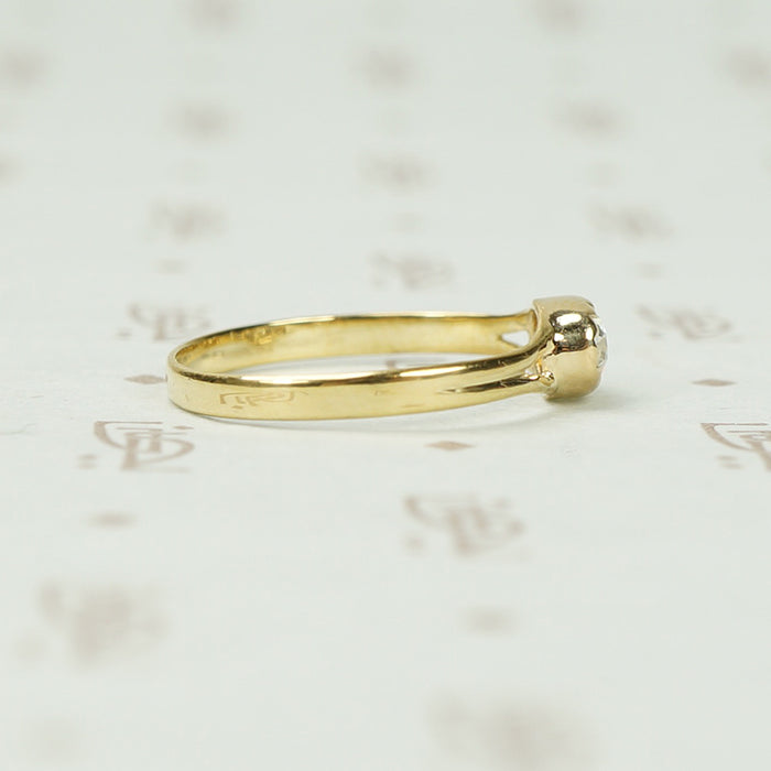 The 18k Oval OMC Solitaire