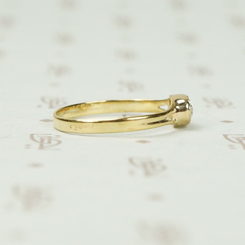 The 18k Oval OMC Solitaire