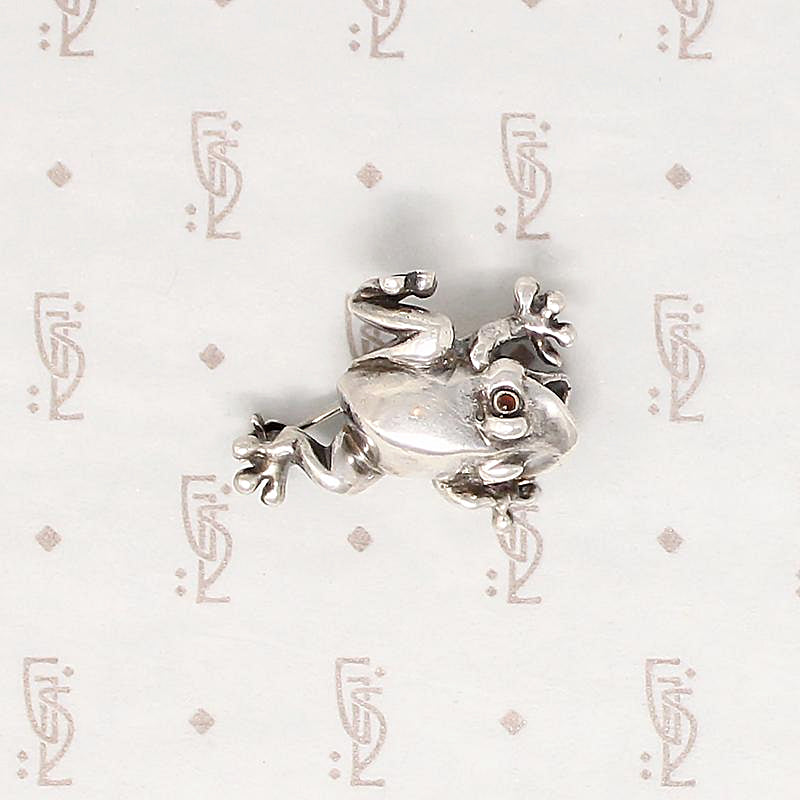 Frisky Little Tree Frog Pin in Garnet & Silver