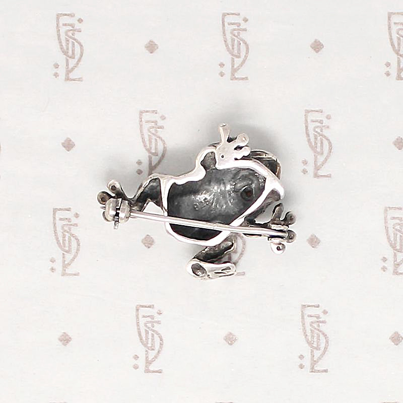 Frisky Little Tree Frog Pin in Garnet & Silver