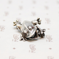 Frisky Little Tree Frog Pin in Garnet & Silver