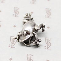 Frisky Little Tree Frog Pin in Garnet & Silver