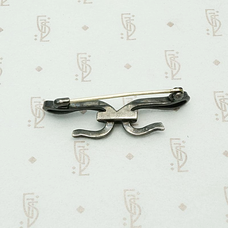 Ribbon Brooch in Siver & White Paste
