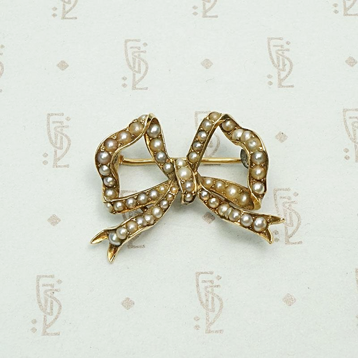 Subtly Colored Pearl Edwardian Bow Brooch