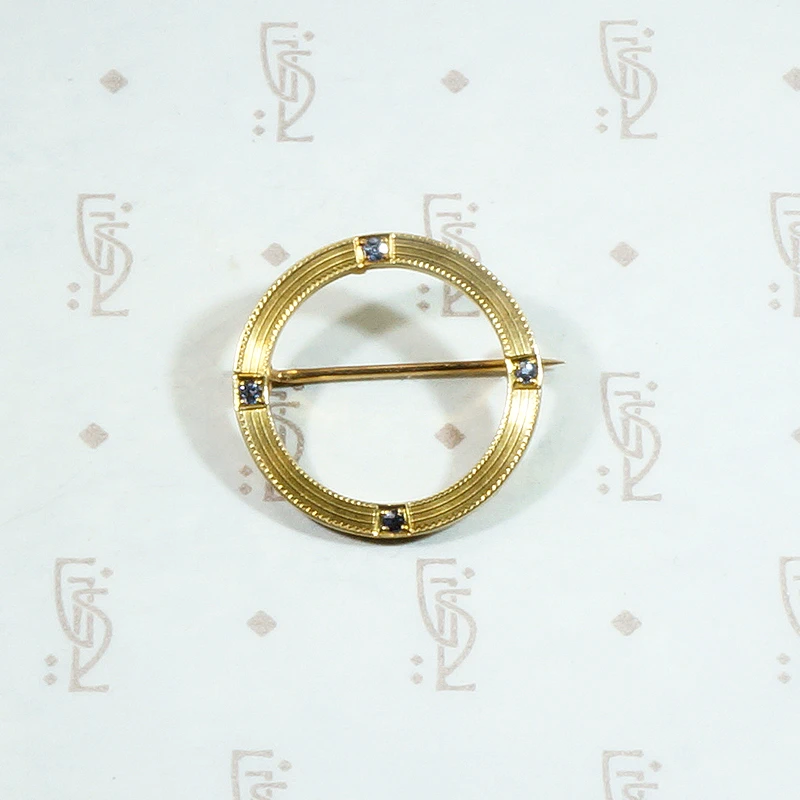 Refined Edwardian Engraved Gold Brooch with Montana Sapphires