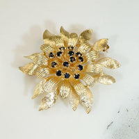 Charming 1960s Gold & Sapphire Flower Brooch