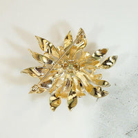 Charming 1960s Gold & Sapphire Flower Brooch