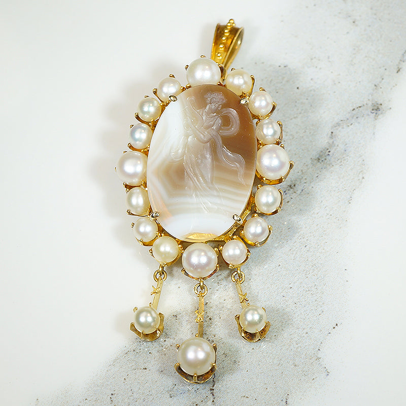 Elegant Agate Intaglio and Pearl Jewel in 18k