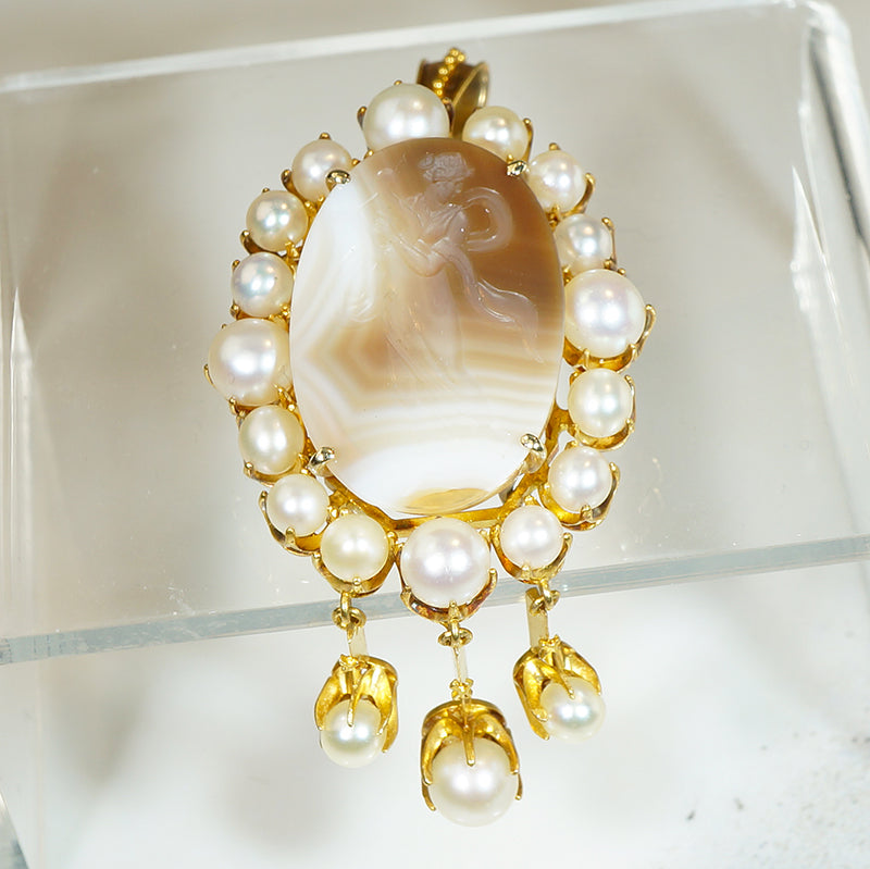 Elegant Agate Intaglio and Pearl Jewel in 18k