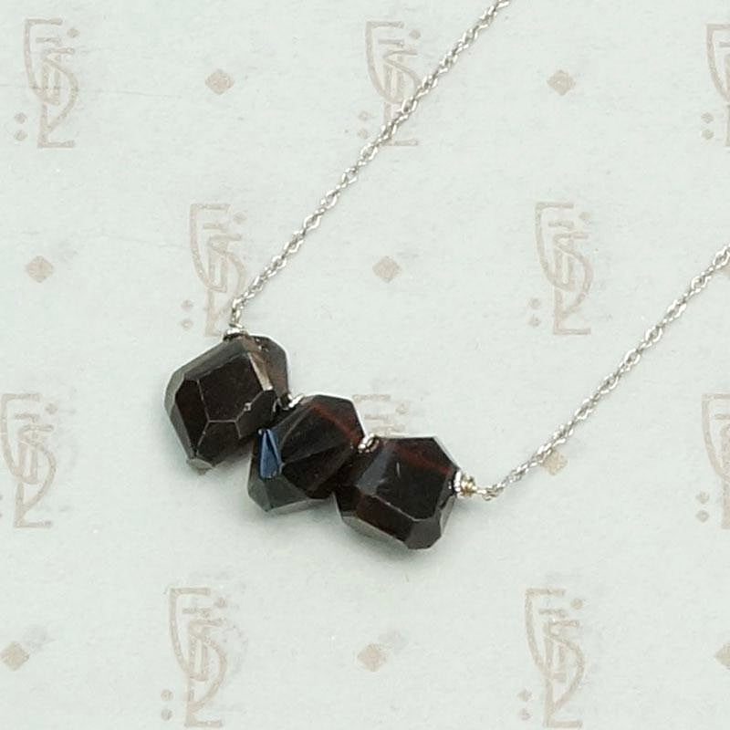Garnet Nugget Necklace in White Gold by brunet