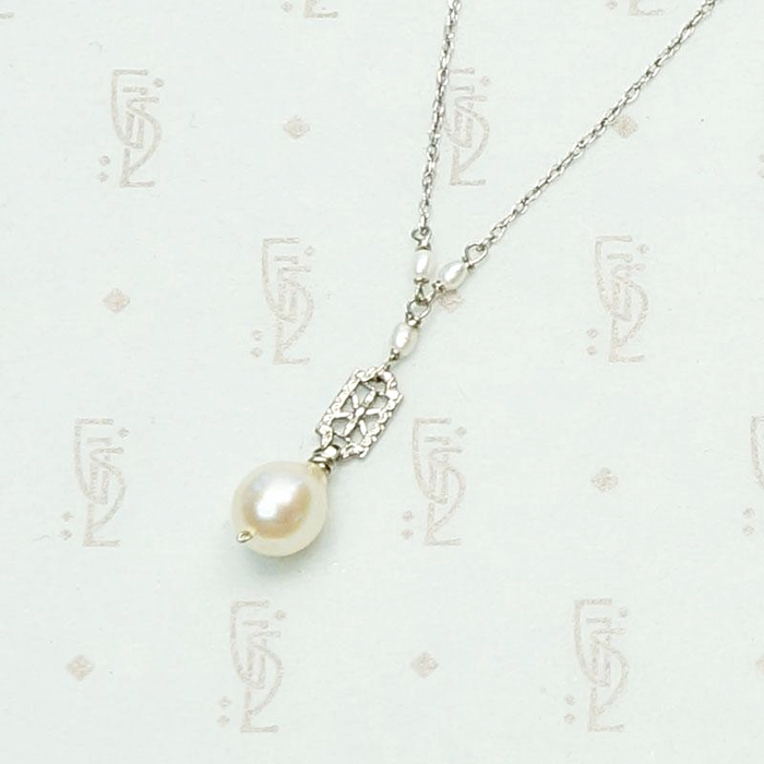 Pearl and White Gold Filigree Necklace by brunet, detail.