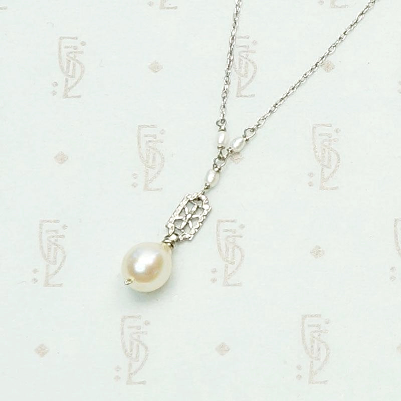 Pearl and White Gold Filigree Necklace by brunet