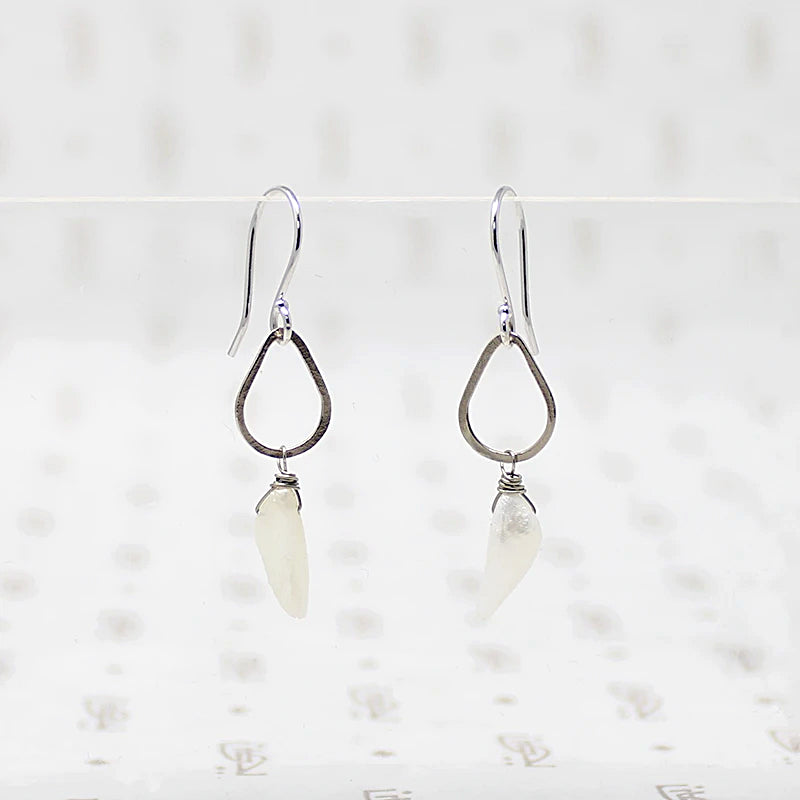 American River Pearl Earrings with White Gold Details by brunet
