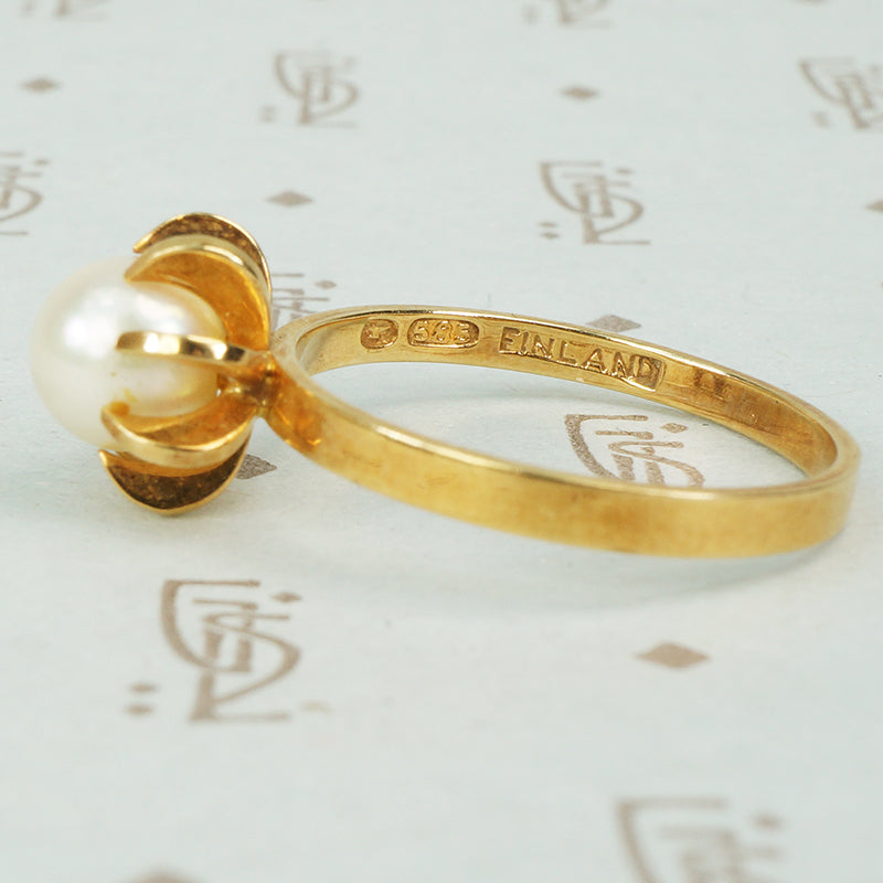 Elis Kappi 14k Yellow Gold Pearl Ring