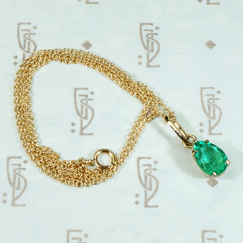 Delightful Emerald Pendant in Gold