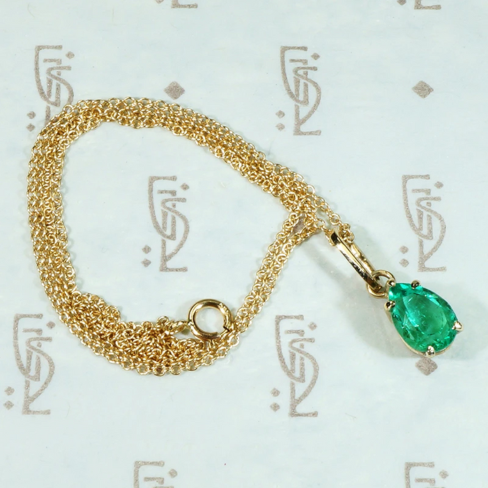 Delightful Emerald Pendant in Gold