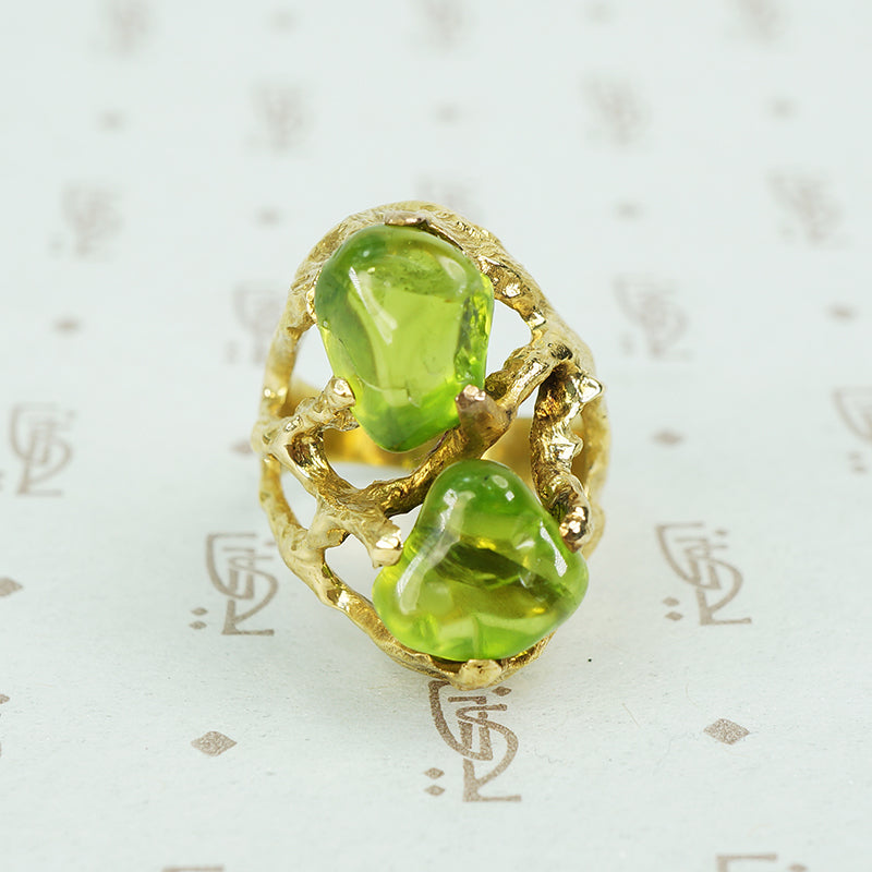 chunky mid mod peridot and gold freeform ring