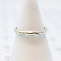 Mellow White Gold Half Round Vintage Wedding Band