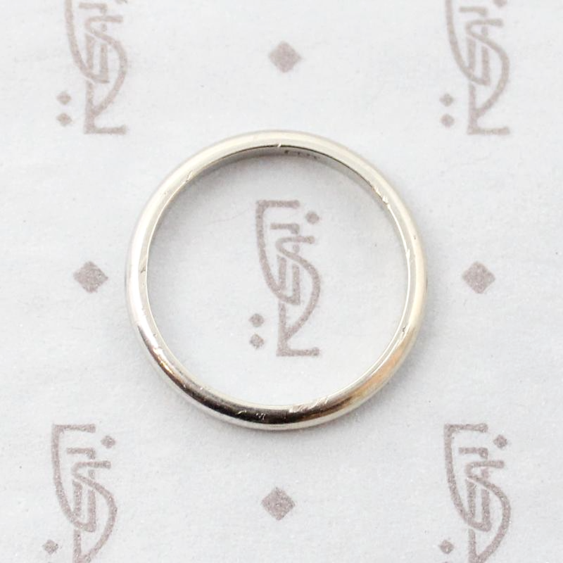 Mellow White Gold Half Round Vintage Wedding Band