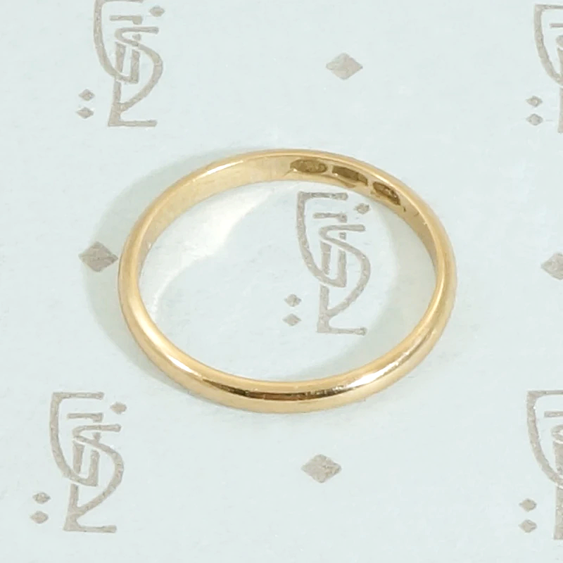 European 18k Half Round Wedding Band