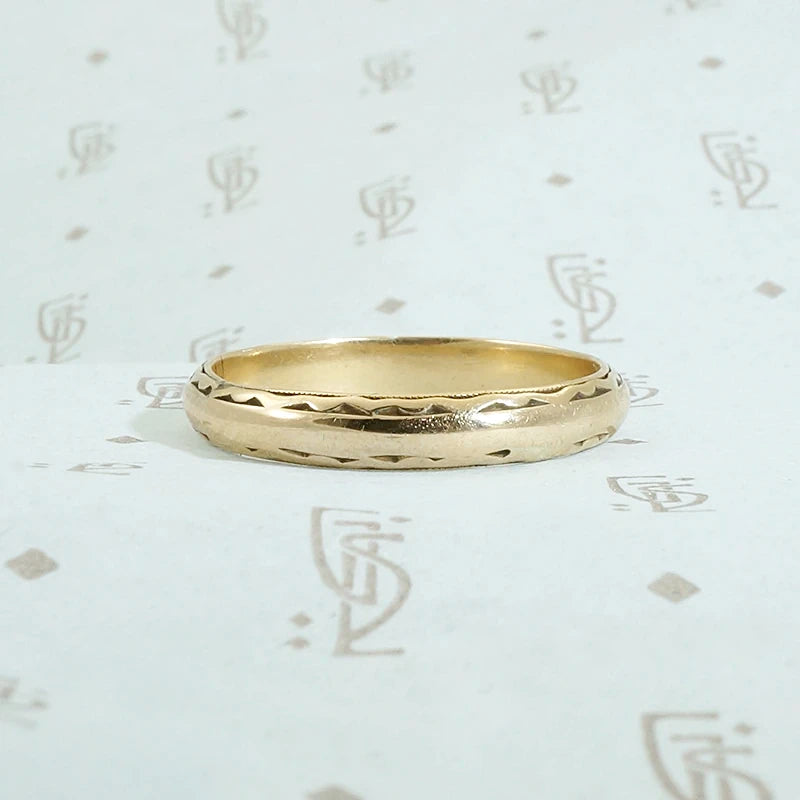 Art Deco Wedding Band with Scalloped Edge