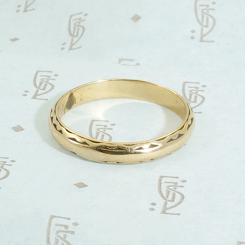Art Deco Wedding Band with Scalloped Edge