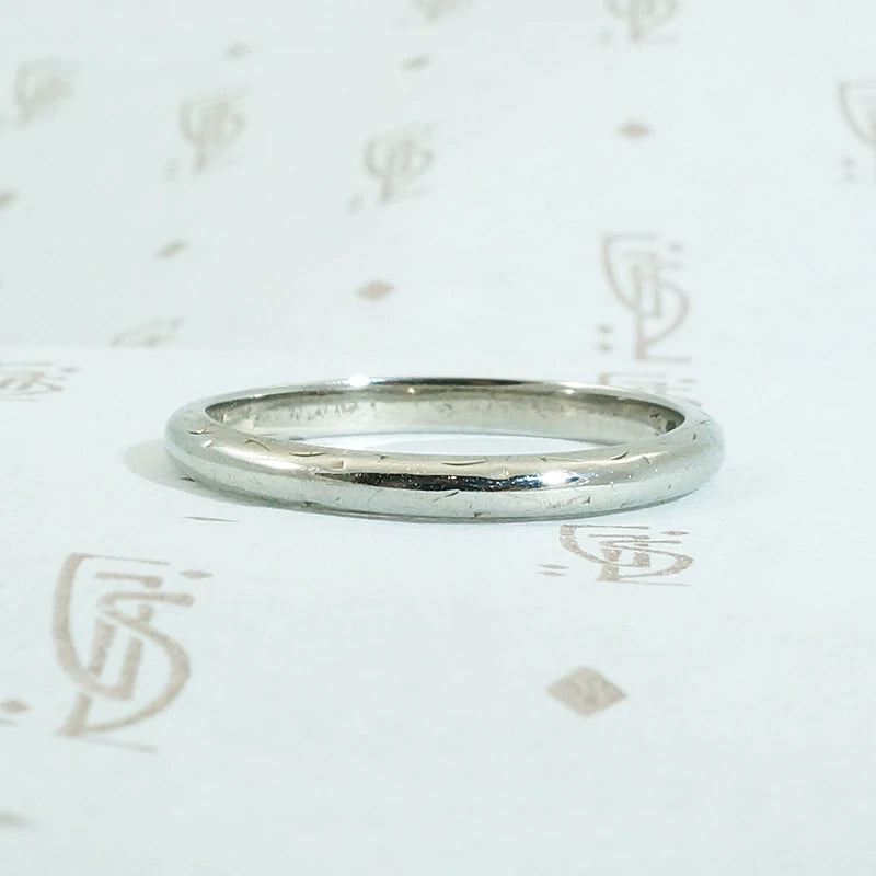 Art Deco White Gold Band with Subtle Scalloping