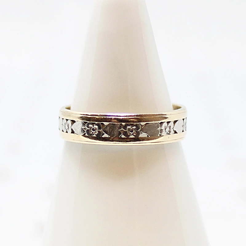 Hearts & Flowers Two Tone Romantic Wreath Band