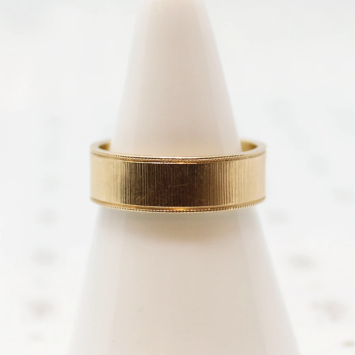 Cool & Classy 1970s Gold Wedding Band