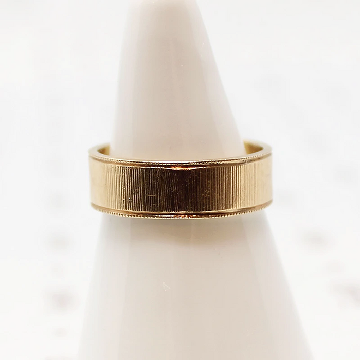 Cool & Classy 1970s Gold Wedding Band
