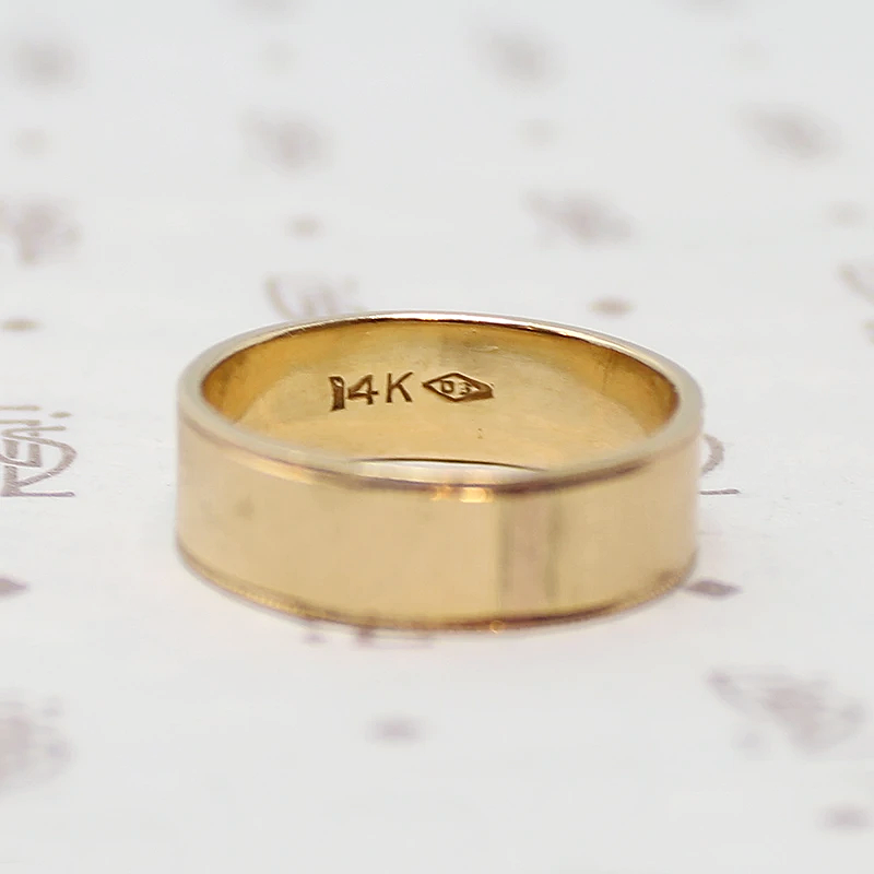 Cool & Classy 1970s Gold Wedding Band