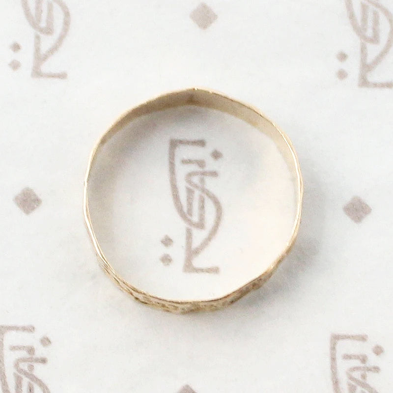 Dotty Engraved Victorian 9ct Gold Band
