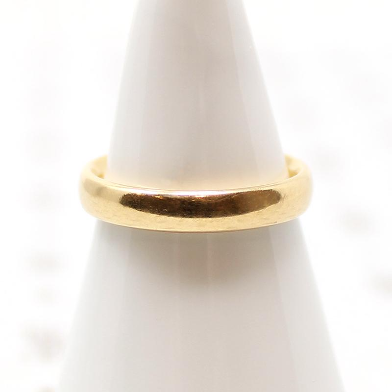 Charming 18k Gold Victorian Wedding Band