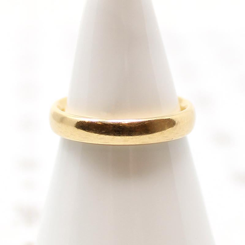 Charming 18k Gold Victorian Wedding Band
