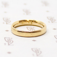 Charming 18k Gold Victorian Wedding Band