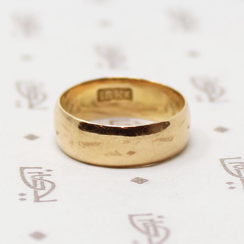 Simply Elegant Wide 18k Gold 1920s Wedding Band