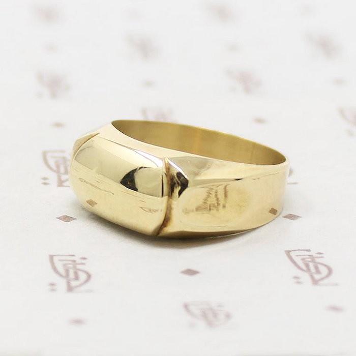 Shiny 1970s Gold Signet Band 