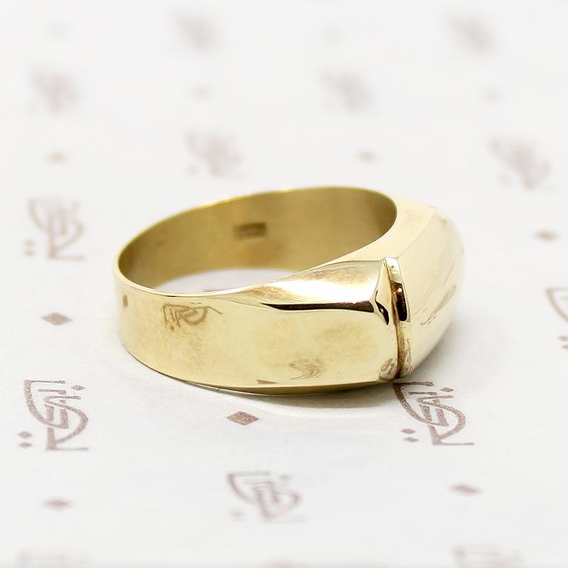 Shiny 1970s Gold Signet Band 