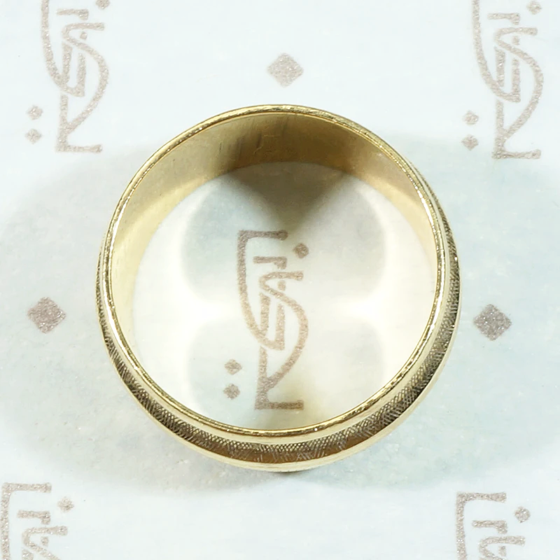 Curvy Crosshatch Wide Mid Century Gold Band