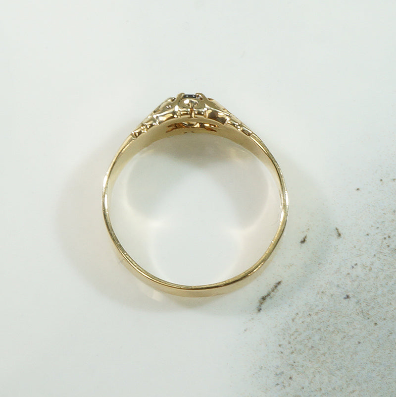 Sapphire Gold Victorian Belcher Ring