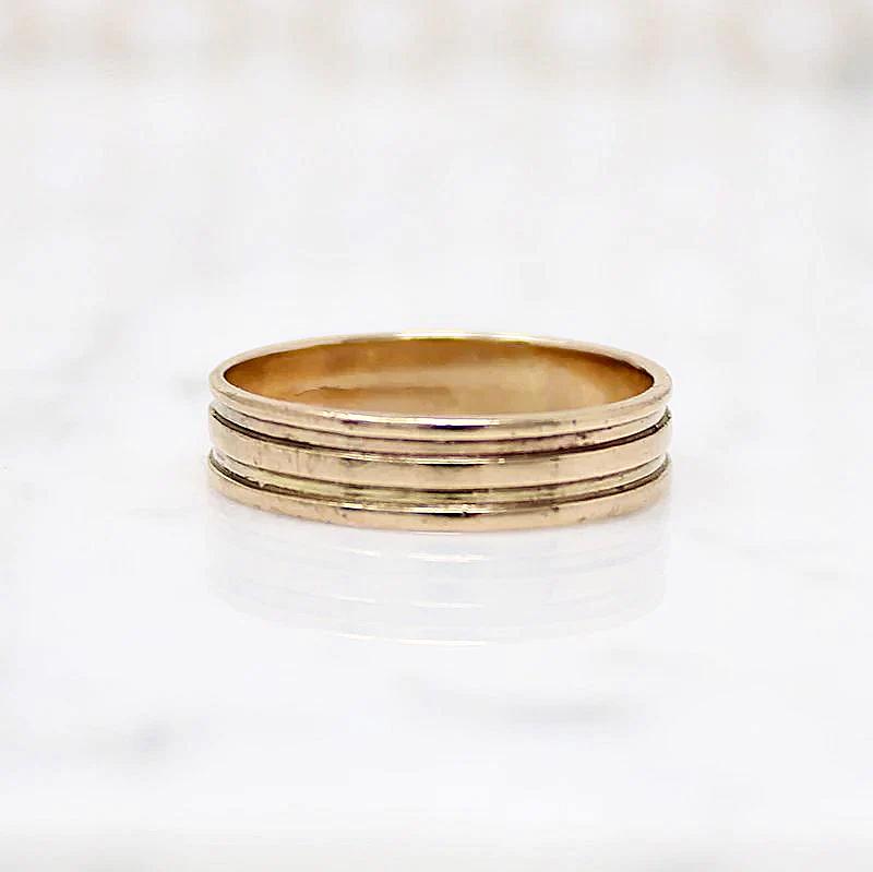 Grooved Gold Wedding Band Size 9.75