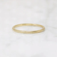 Slim 10k Gold Round Wedding Band