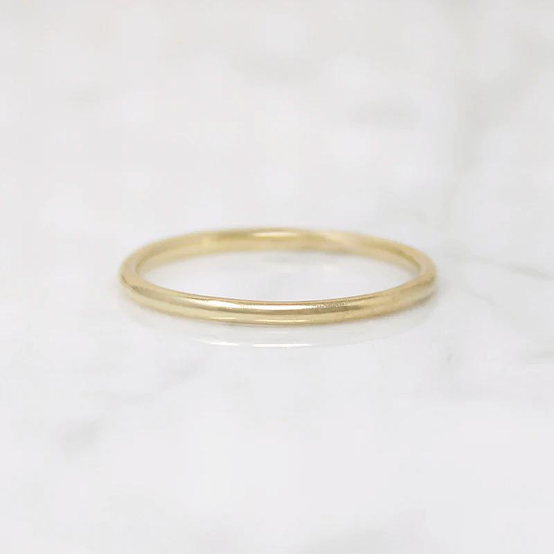 Slim 10k Gold Round Wedding Band