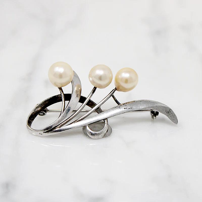 Graceful Silver Brooch with Three Pearls