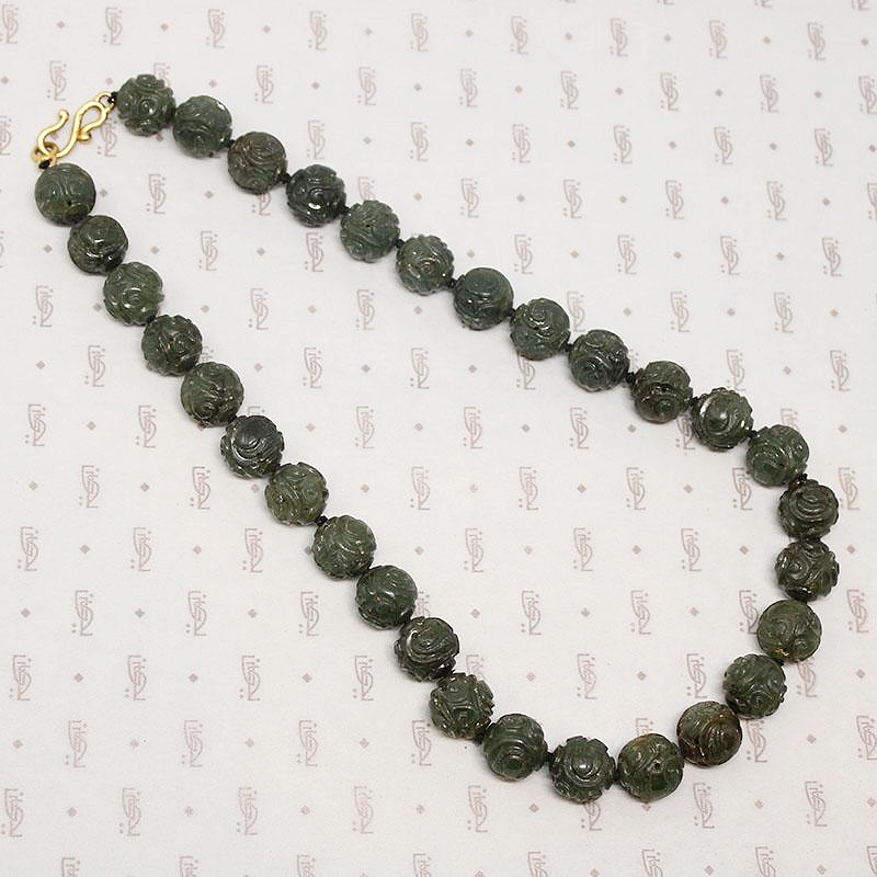 Stunning Vintage Carved Jade Bead Necklace