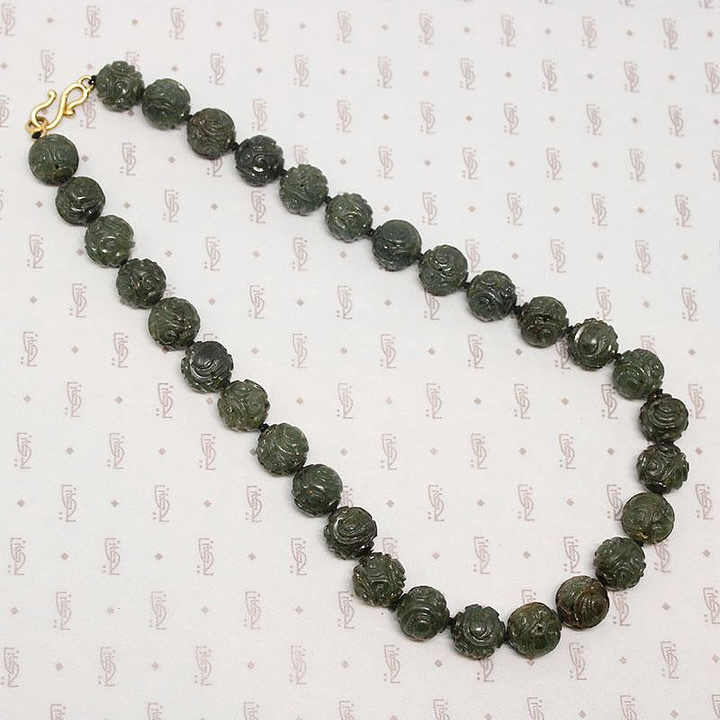 Stunning Vintage Carved Jade Bead Necklace