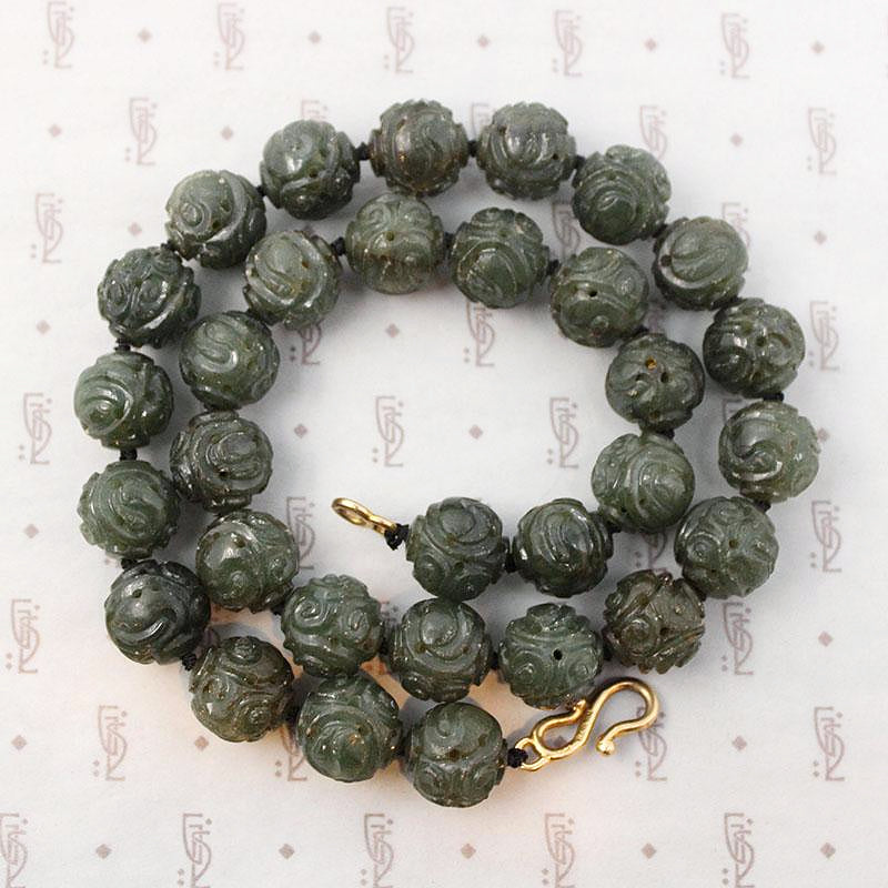 Stunning Vintage Carved Jade Bead Necklace