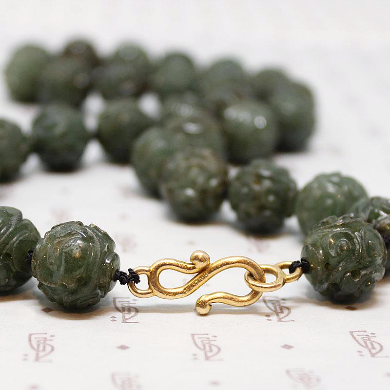 Stunning Vintage Carved Jade Bead Necklace